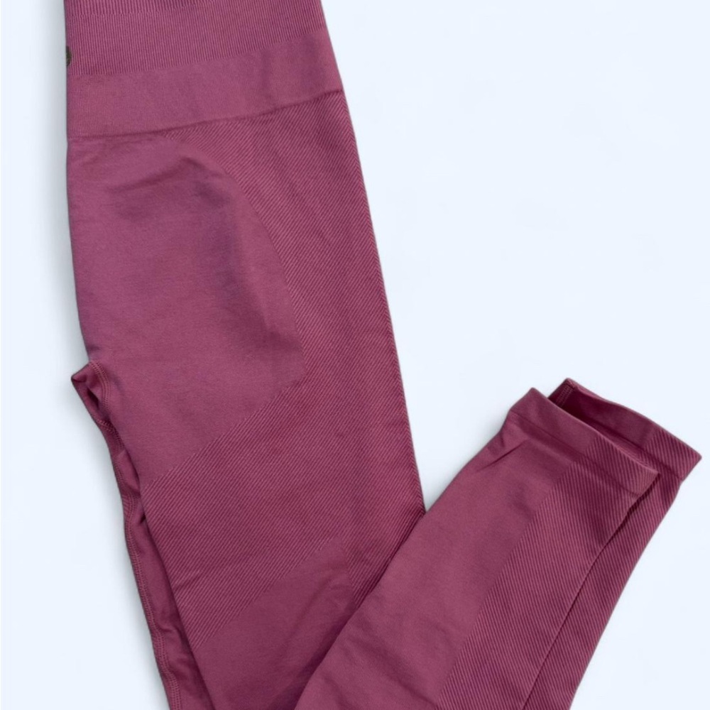 Spiritual Gangster Seamless Icon Leggings in Berry